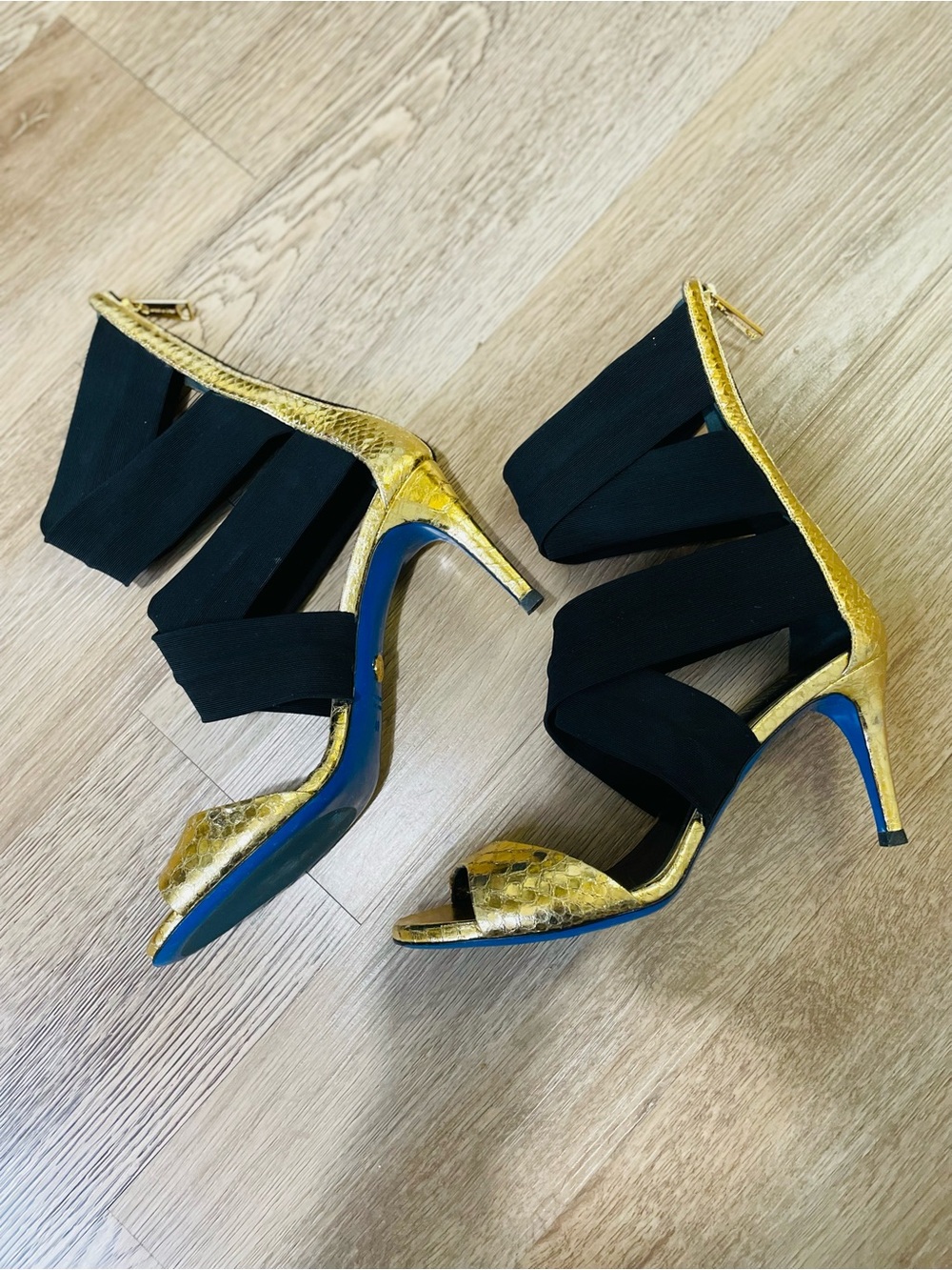 Elegant Gold Loriblu  luxury Italian footwear model (identified as 6ES40396GLD